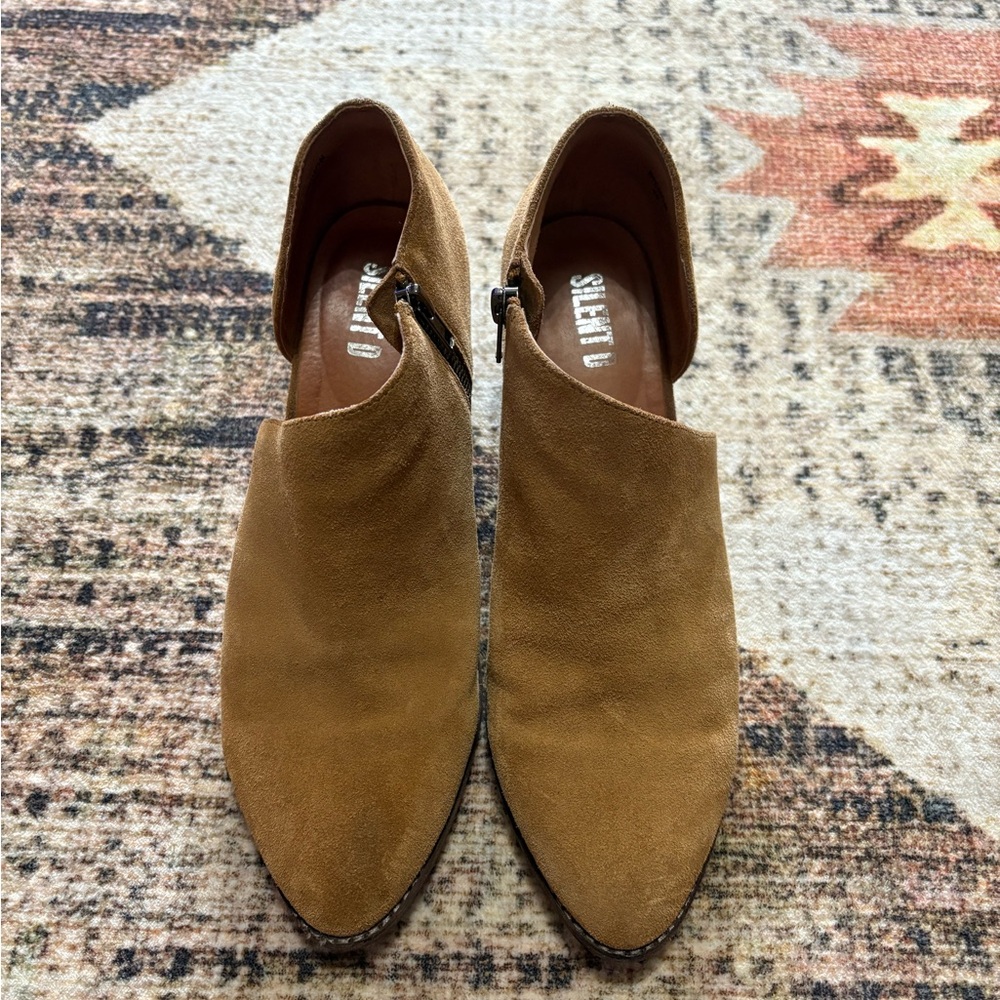 ANTHROPOLOGIE SILENT D Bichon Cut-Out Ankle Boots Women Tan Suede Sz 40 Leather